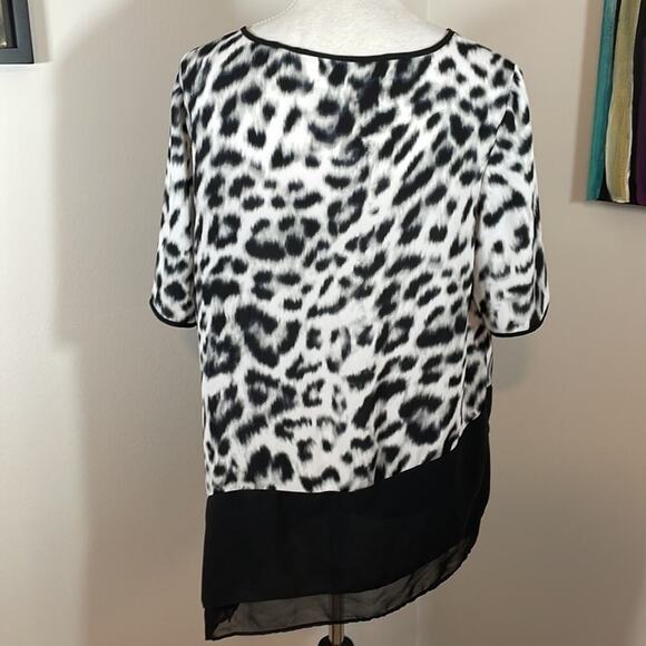 Chico’s asymmetrical hem blouse - Picture 5 of 9